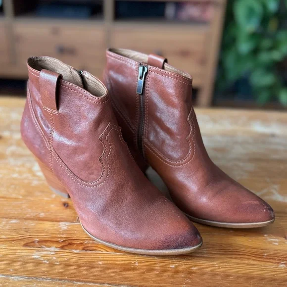 FRYE Reina Western Leather Cognac Booties Size 8 - Picture 1 of 5